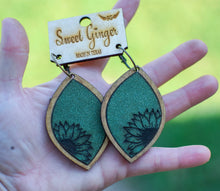 Load image into Gallery viewer, Engraved sunflowers