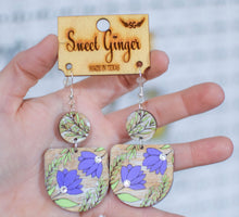 Load image into Gallery viewer, Distressed 2 Piece Floral Semi Circle