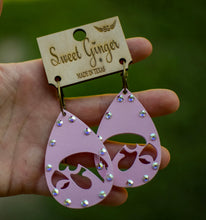 Load image into Gallery viewer, Hawk Pink Out