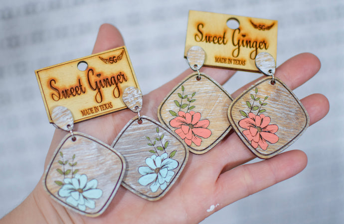 Distressed Post Back Floral