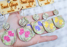 Load image into Gallery viewer, Distressed 2 Piece Floral Semi Circle