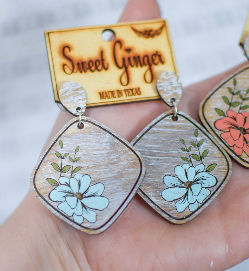 Distressed Post Back Floral