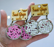 Load image into Gallery viewer, Floral Cluster