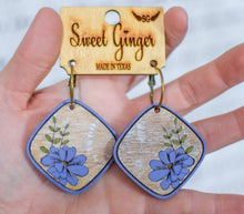 Load image into Gallery viewer, Distressed Floral on Hoops