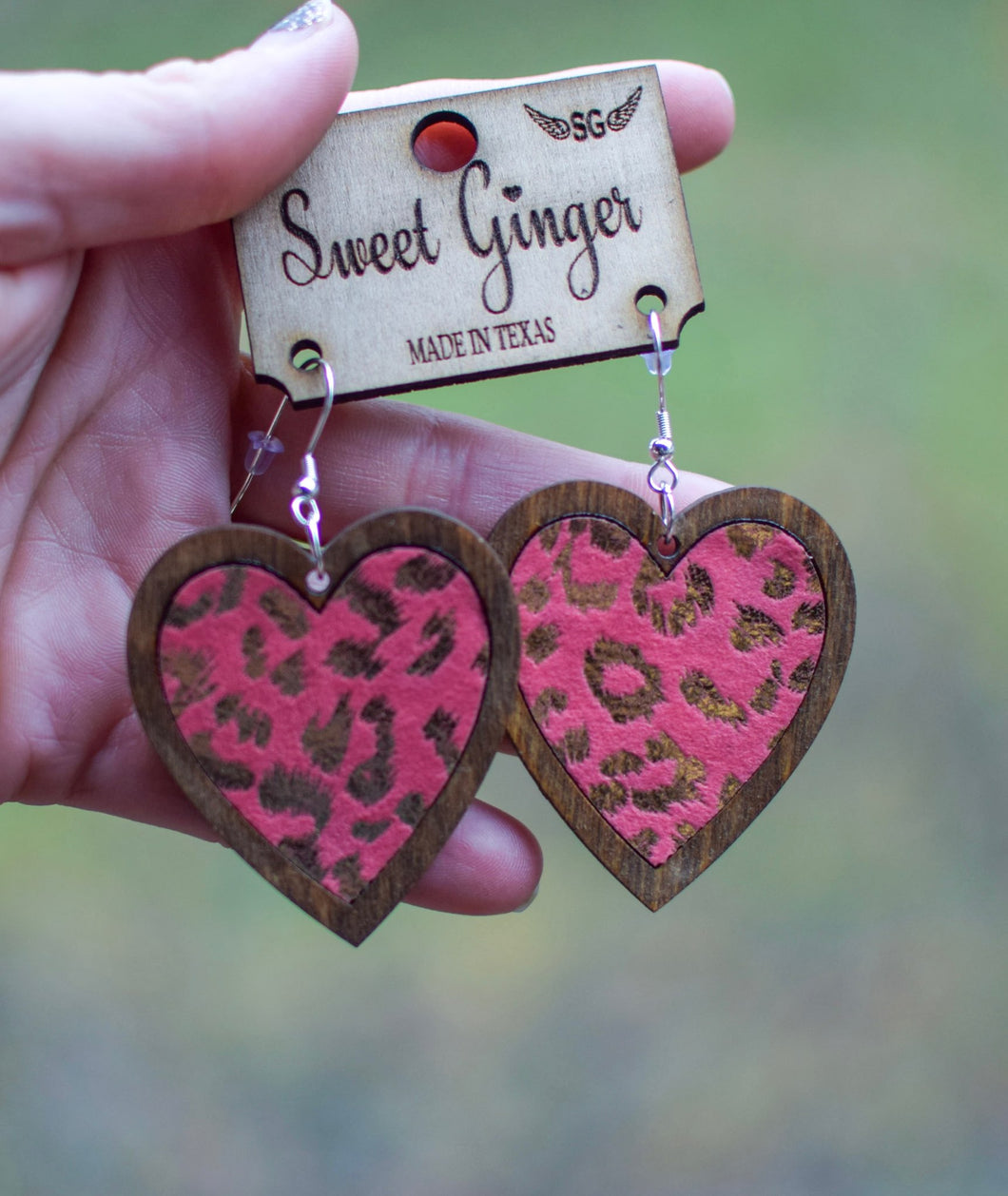 Hot pink leopard hearts